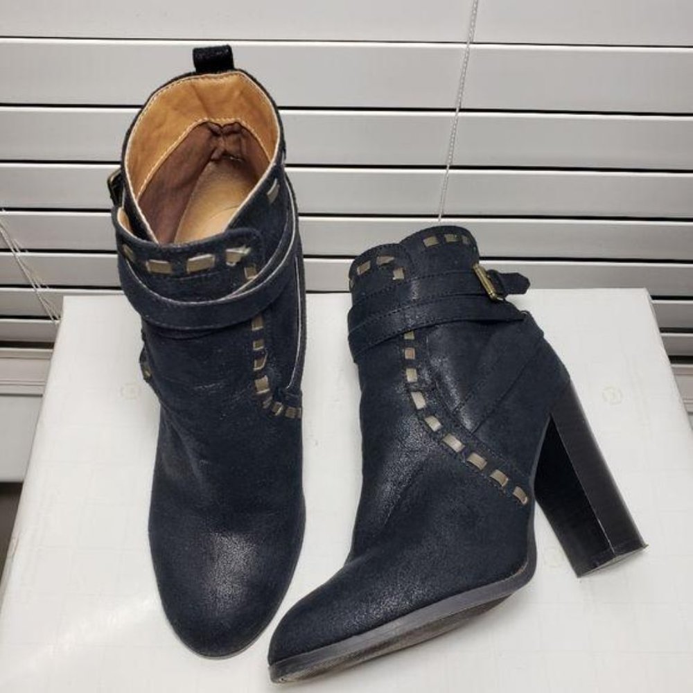 Qupid Black Round Closed Toe Studded Booties